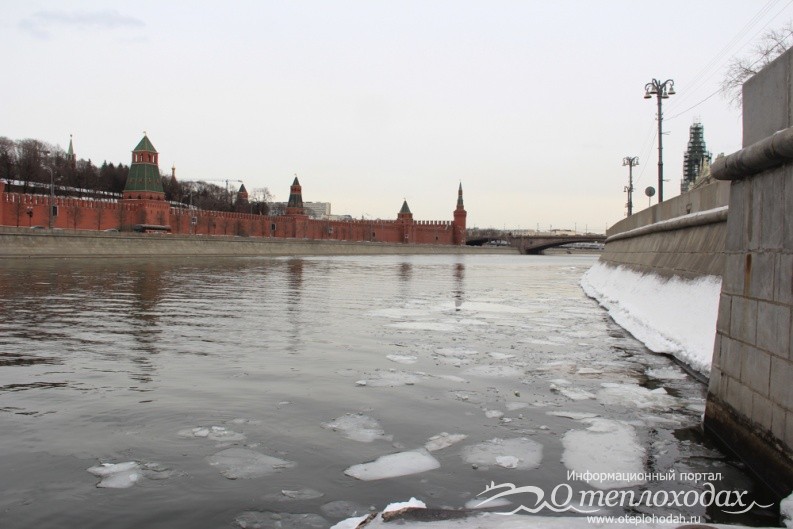 Бетонные набержные на реке Москва