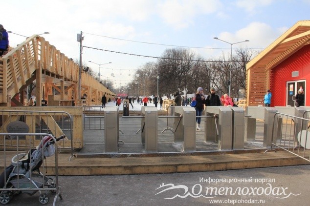 Вход на каток в парке Горького
