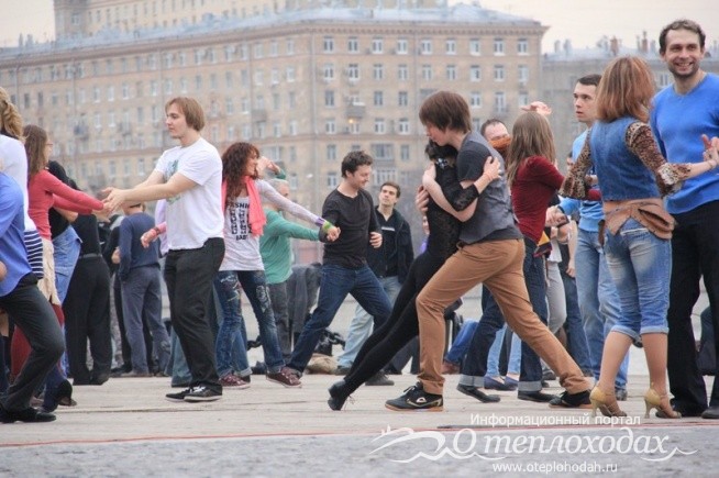 Танцпол на реке Москва