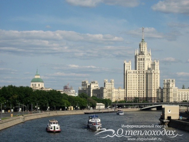 Теплоходы в центре Москвы
