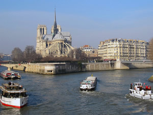 Красота Парижа с теплоходной палубы