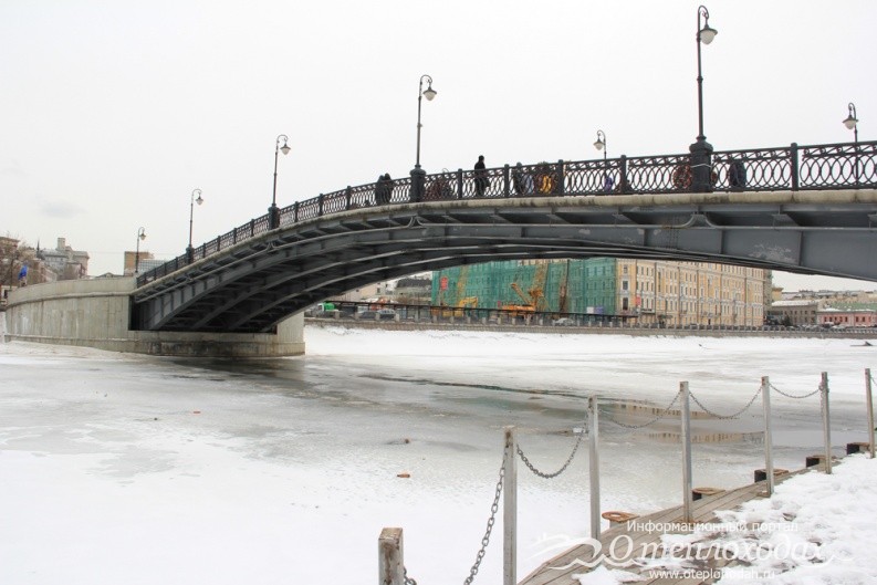 Лужков мост зимой