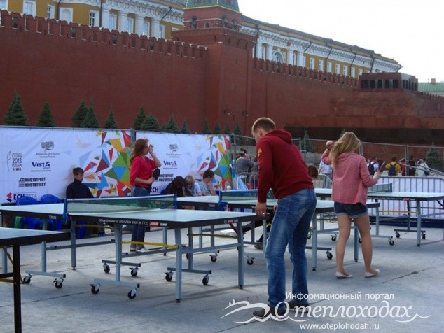Настольный теннис на Красной площади