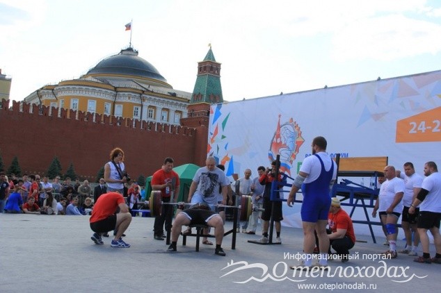 Тяжолая атлетика на Красной площади