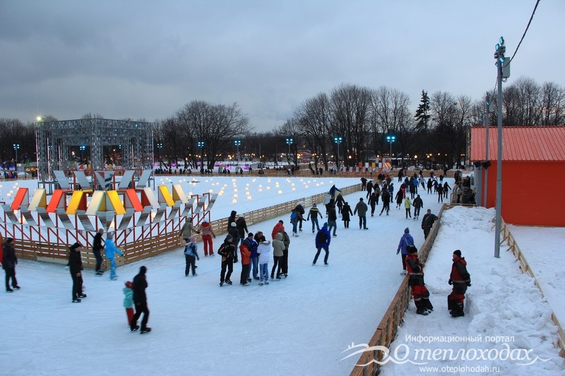 Гуляния зимой в парке Горького не останавливаются