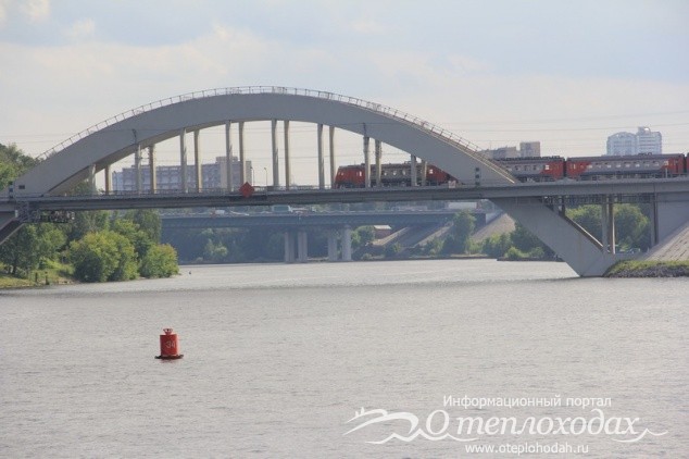 Железнодорожный мост через реку Москва