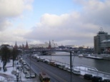 В центре города автомобиль упал в Москву-реку