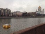 По Москве-реке пустили макет огромной пачки сливочного масла
